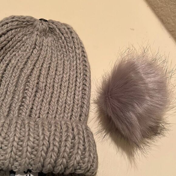 Hat Attack Womens Bryce Beanie Boggin Hat Light Gray Removeable Pom Pom NWT main image 5
